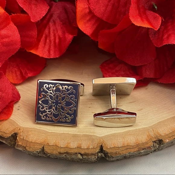 Elegant Silver and Navy Square Cufflinks - Picture 11 of 16